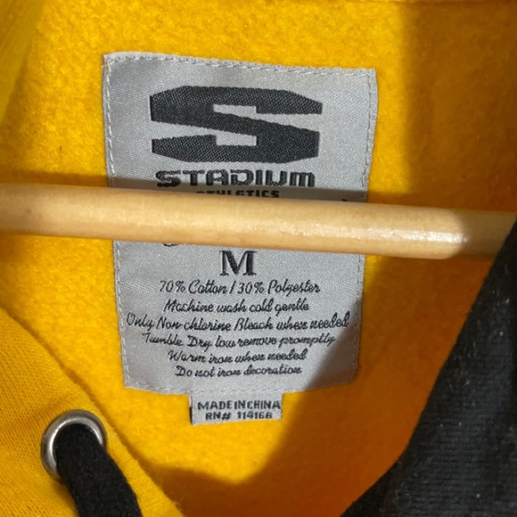 Wichita State University Sweatshirt - Picture 3 of 4